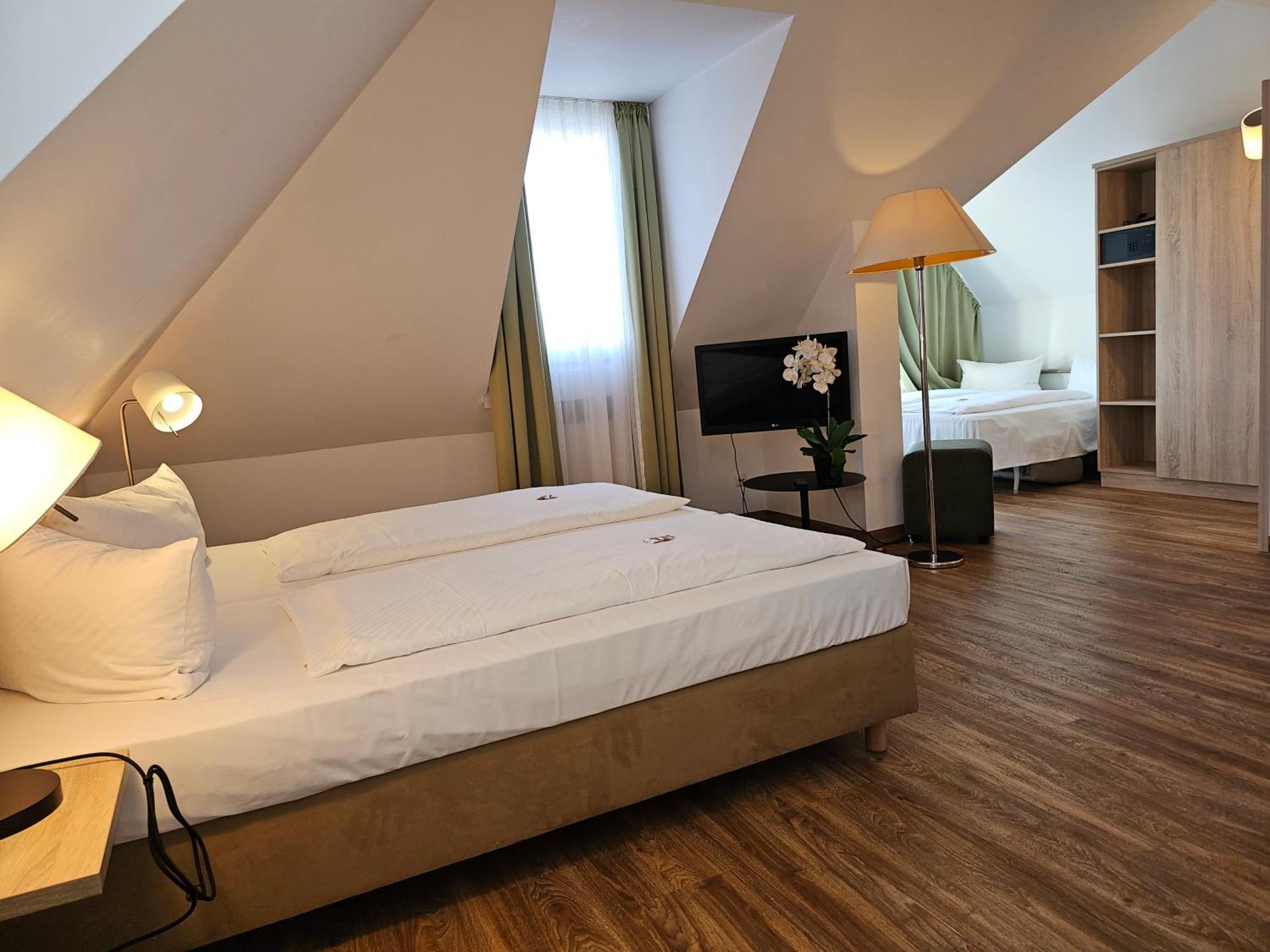 Hotel Alpha Nuremberg ภายนอก รูปภาพ