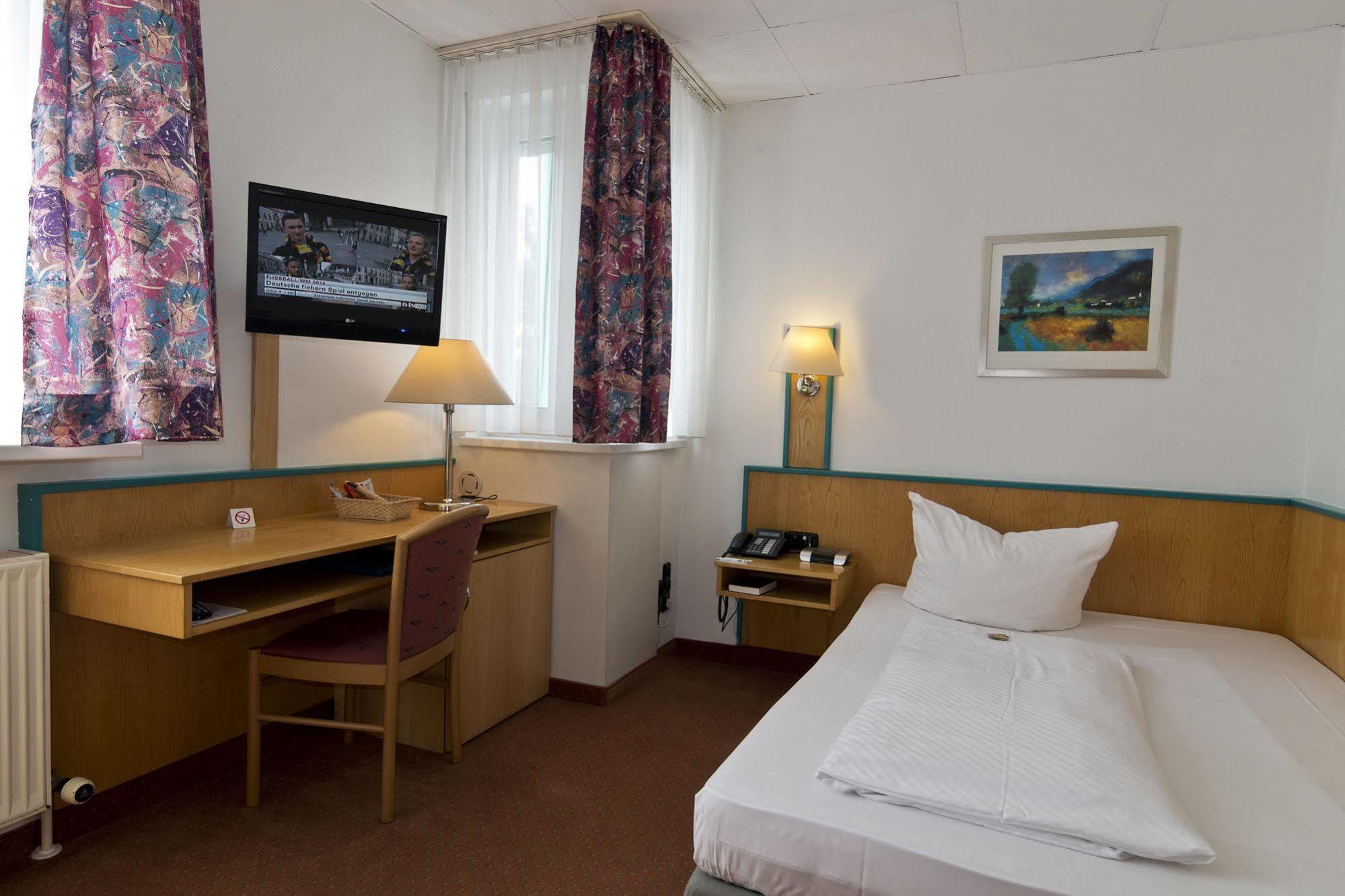 Hotel Alpha Nuremberg ภายนอก รูปภาพ